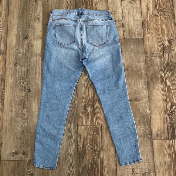 Old Navy Super Skinny Ankle Jeans - Picture 6 of 7